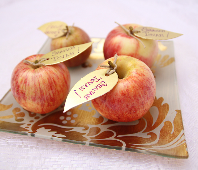 Rosh HaShana Table Decor Need a super simple idea to add a little personal